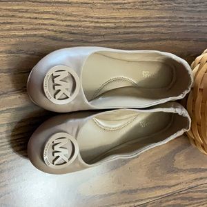 Michael Kors shoes size 7 1/2 in great condition.